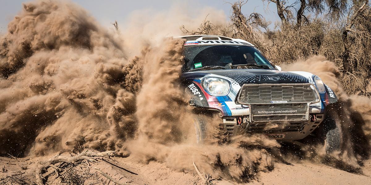 Фото Red Bull Content Pool, команд Team De Rooy и X-Raid, а также со страницы "Дакара" в фейсбуке