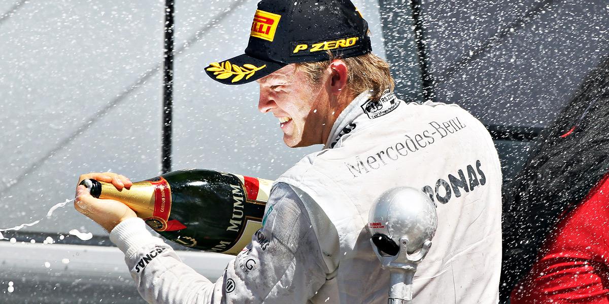 Фотографии James Moy Photography, Ferrari и пользователя johnnyherbertf1 с сайта twitter.com