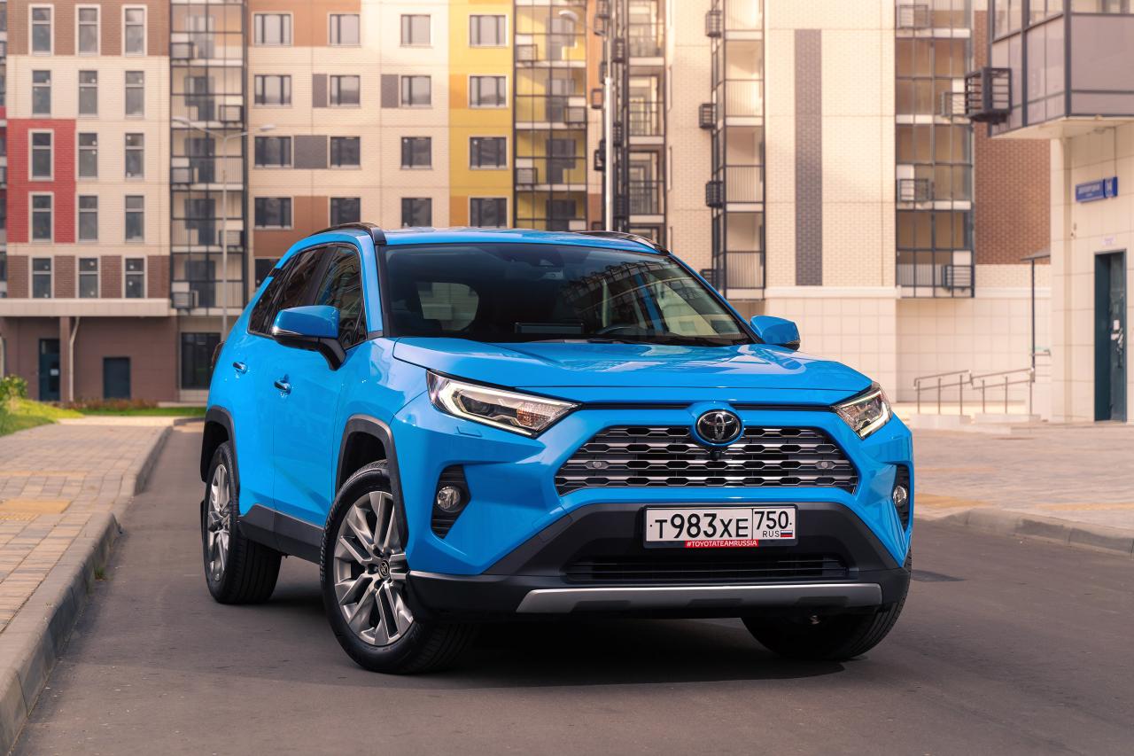 Рассматриваем в деталях и ездим на Toyota RAV4: часть 1