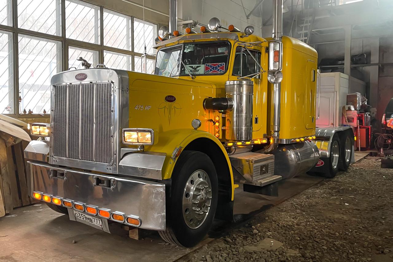 Peterbilt 359 — тягач из «Брата-2»