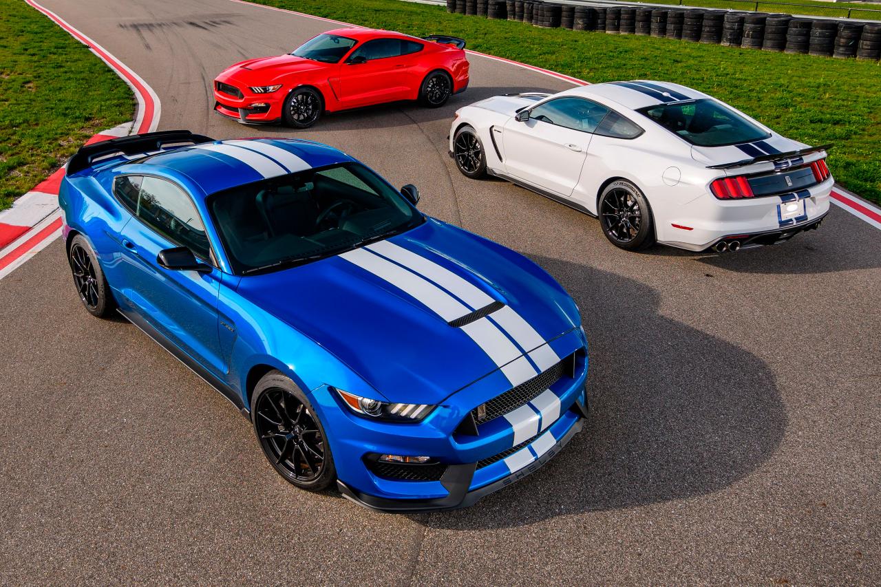 Гоночные полосы: кто и зачем впервые нанес их на автомобиль?