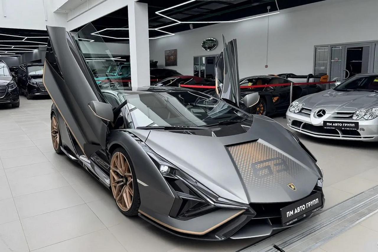 От 100 млн рублей: самые дорогие автомобили в российских салонах