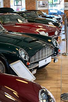 Смотрим, как собирают старые и новые Aston Martin