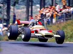 [Что особенного в немецкой гоночной трассе, отчего все хотят поставить её рекорд?](https://motor.ru.net/selector/nurburgring-legend.htm)