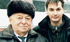 Конец 90-х годов, Горьковский автомобильный завод — тогдашний руководитель клуба владельцев 21-й «Волги» Иван Падерин и заслуженный испытатель, гонщик, чемпион СССР Вячеслав Мосолов. До начала постройки гоночной «Победы» остается еще 16 лет.