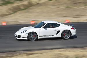 Porsche Cayman R руку  
в пасть не клади -- откусит