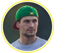 Ефиму Гантмахеру понравились по-гоночному жесткий и информативный тормоз и сочные электронные перегазовки. GT4 сверхстабилен в большинстве поворотов, а на высокой скорости чувствуется работа аэродинамики. Отклик на газ и настройки подвески, впрочем, ему показались ближе к гражданским. Сейчас Ефим гоняется в РСКГ и Legends series, а также работает инструктором на автодроме АДМ.