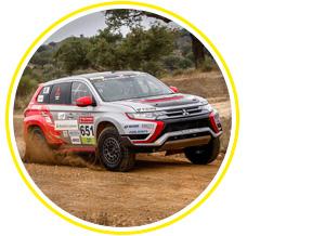 У Outlander PHEV есть гоночная версия. На этой машине заводской коллектив Mitsubishi выступает в ралли-рейдах. От серийного автомобиля машина отличается переделанной батареей, измененными программами управления, доработанными ДВС и генератором, а также иной подвеской. Управляет машиной двукратный победитель «Дакара» Хироши Масуока.