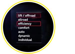 У системы drive select (меняет настройки управляющей электроники) семь режимов работы. Шесть предустановленных (offroad, allroad, efficience, comfort, auto и dynamic) и один настраиваемый, в которым можно изменить, например, алгоритм работы коробки и усилие на руле.