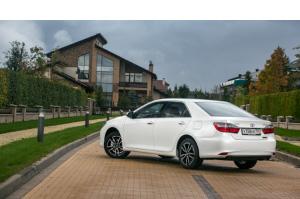 Межсервисный интервал для Toyota Camry составляет 10000 километров. Поэтому за год и 20000 километров вы успеете дважды побывать на станции технического обслуживания. Отсюда и такая высокая стоимость ТО за год эксплуатации — 11500 рублей за первое и 16200 рублей за второе.