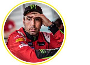 «Сегодня была сущая лотерея, мы вообще не могли ориентироваться. Дорожная книга составлена неверно, но все-таки некоторые гонщики умудрились не потеряться. Без удачи тут никуда». Нани Рома о хаосе, который творился на десятом этапе «Дакара».