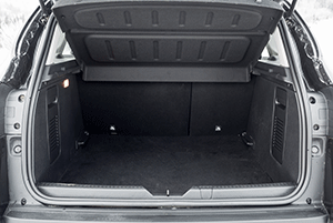 Спинки кресел второго ряда Renault Kaptur складывают в пропорции 60:40. Ровного пола не ждите.