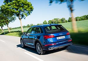 В России уже можно купить новый Audi SQ5. Минимальный ценник составляет 4 100 000 рублей. На нашем рынке пневмоподвеска входит в базовое оснащение