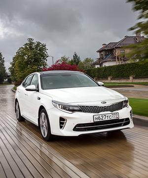 Седан Kia Optima – соплатформенник «Сонаты» – был у нас на длительном тесте. Вот [первая часть](https://motor.ru.net/testdrives/optimalong1.htm) знакомства с машиной, а вот [вторая](https://motor.ru.net/testdrives/optimalong2.htm)