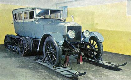 Роскошные автосани
%"Гусеничный" Rolls-Royce сохранился до наших дней. Увидеть этот необычный автомобиль можно в доме-музее Государственного исторического заповедника «Горки Ленинские», что под Москвой. Фото с сайта retrocars.su