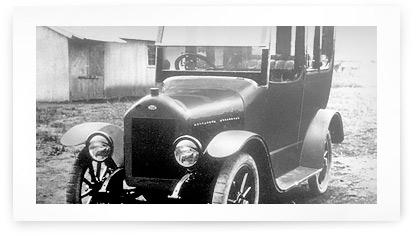 Один из первых автомобилей DAT
%Модель 41, которая выпускалась с 1916 года и оснащалась мотором объемом 2,3 литра мощностью 15 лошадиных сил.