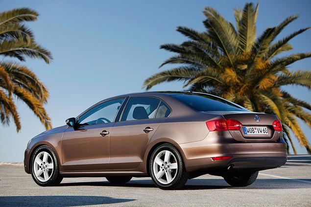 Свое имя Jetta, как и еще несколько моделей Volkswagen, получила в честь ветра — Jet Stream. Так называется сильный ветер, дующий в высотных слоях атмосферы, протяженность воздушного потока которого может достигать 1,5-4,5 тысячи километров.  
"Ветреную" тему в названиях своих автомобилей Volkswagen эксплуатировал не раз — VW Scirocco получил имя в честь ветра, зарождающегося в пустыне Сахара и дующего в сторону Италии; "Пассатами" называются ветры, постоянно дующие между тропиками над океанами; Golf — ветер, участвующий в формировании течения Гольфстрим; а слово Vento — это "ветер" по-итальянски.