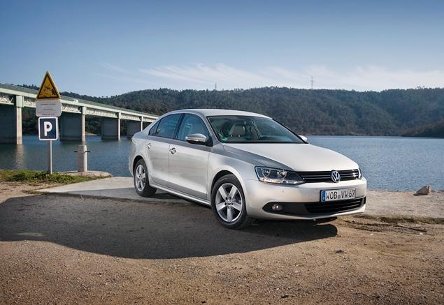 Новая "Джетта" выглядит строже и солиднее  
чем соплатформенный хэтчбек Golf VI