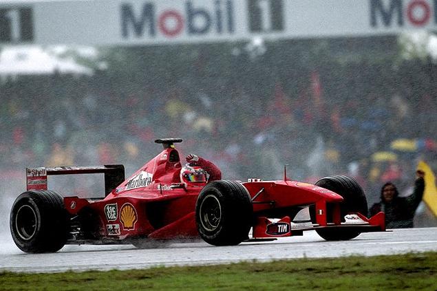 Первый сезон в составе Ferrari в качестве напарника Михаэля Шумахера и первая победа. Рубенс сумел победить уже в 11-й гонке в составе Scuderia, стартовав при этом с 18-го места!