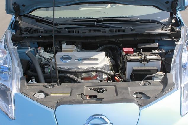 Почти 100 процентов материалов, из которых состоит электромобиль Nissan, могут подвергаться вторичной переработке. Кроме того, в Японии, совместно с корпорацией Sumitomo, Nissan организовал совместное предприятие по "повторному использованию, продаже, изготовлению и переработке" батарей для электромобилей.