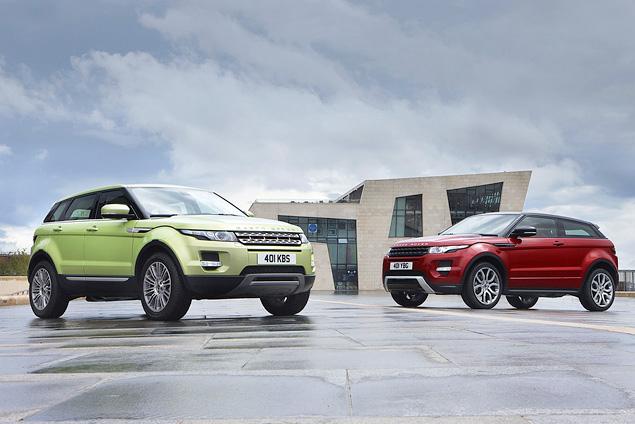 Отличий версии «купе» от пятидверки немного, и все они сводятся лишь к внешнему оформлению: разные бампера и наличие у трехдверки вентиляционных решеток на капоте а-ля Jaguar XF-R. База, подвеска и прочая «начинка» у обеих машин одинаковая.