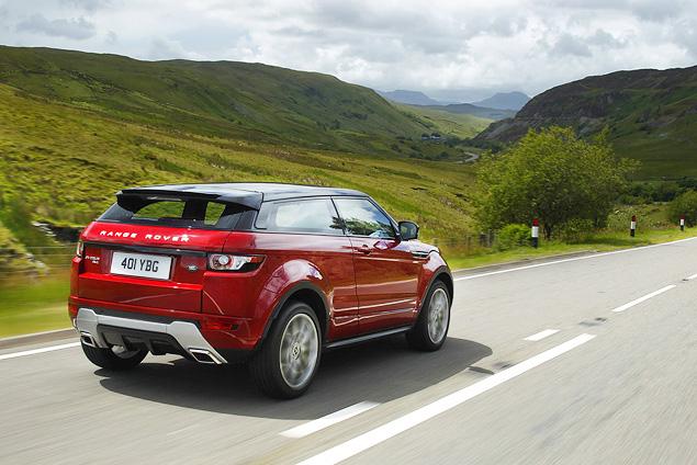 Все Range Rover Evoque, поставляемые в Россию, будут оснащены полным приводом -- самой простой переднеприводной 150‑сильной модификации на «ручке» (eD4) у нас не будет. А может зря? Учитывая то, что она весит почти на 100 килограммов легче полноприводной версии с таким же мотором, eD4 мог бы стать очень даже динамичным автомобилем для города.