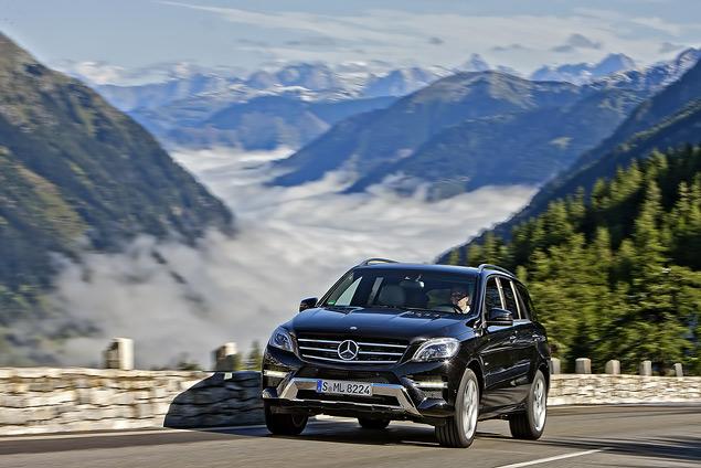 Новый M-класс теперь обладает высочайшим уровнем комфорта. Даже на бездорожье «пневматика» почти незаметно глотает крупные ямы, а мелочь и вовсе не замечает. Интересным в управлении я бы новый ML не назвал, но в режиме Sport и с опциональной системой Active Curve М-класс едет если не остро, то вполне адекватно, быстро воспринимая команды водителя, и почти без кренов в поворотах.