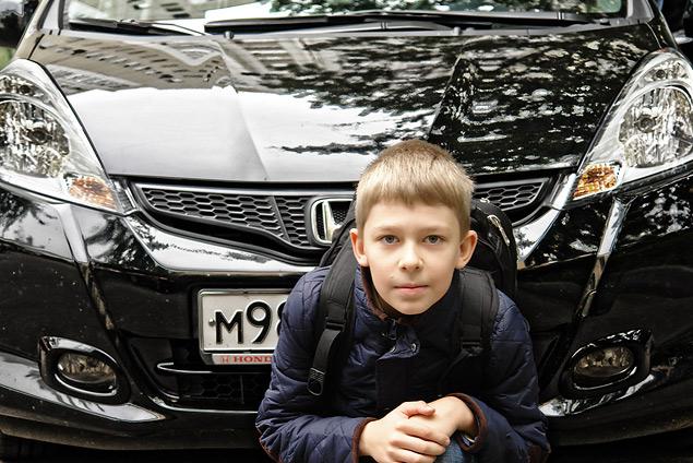 Никите Jazz тоже по душе. Он ездит, естественно, в специальном детском кресле. Говорит, что без мамы папа позволяет себе за рулем чуть больше, чем когда они едут все вместе.