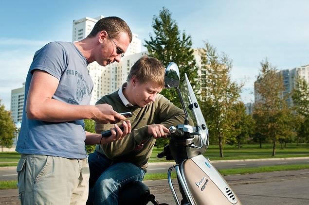 Последние приготовления перед дневным старом: синхронизация часов и уточнения по маршруту.