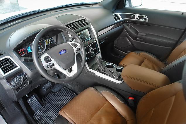 Салон симпатичный, пластик мягкий.