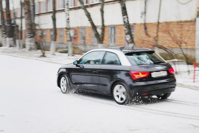 В Audi А1 есть обычный механический ручник. Но пользоваться им зимой мешает неотключаемая полностью система ESP.