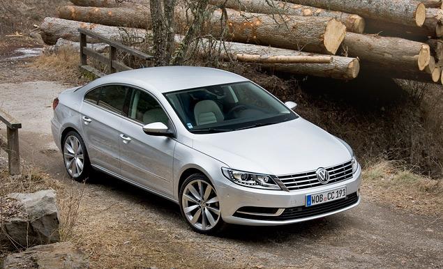Предыдущий Passat CC можно было заказать со спорт-пакетом R-Line - с более агрессивным обвесом, перенастроенной подвеской и особой отделкой салона. Для нового ничего похожего пока не предусмотрено.