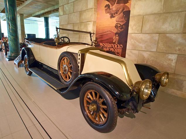 «Рено — 40 CV» в музее (Фото пользователя AlfvanBeem с сайта wikipedia.org). Этому автомобилю Ленин обязан жизнью.