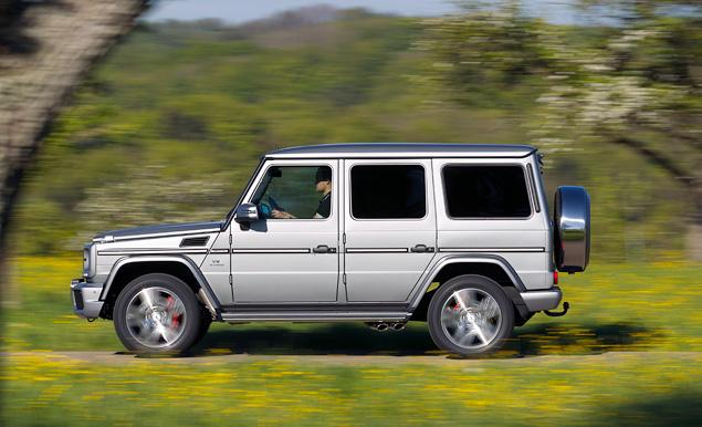 G-класс пытались похоронить уже несколько раз, но пока безуспешно. А 2011 год стал и вовсе самым коммерчески успешным в истории этой модели: за 12 месяцев по миру разошлись 6600 «Джи-вагенов». Причем 40 процентов из них – в версии AMG. Теперь «мерседесовцы» говорят, что G-класс будет выпускаться по меньшей мере до 2020 года.