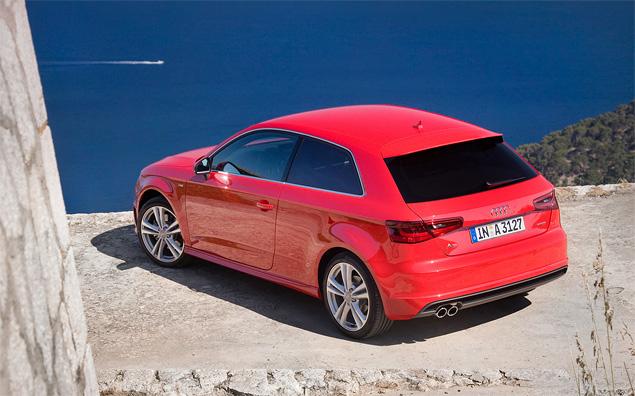 На машине со 140-сильным турбомотором 1.4 поездить не удалось -- на группу из 10 журналистов было выделено всего два таких автомобиля. Однако этот двигатель нам знаком по A1 Sportback: у него достаточный запас крутящего момента, а режим отключения пары цилиндров напоминает о себе лишь иконкой на экране бортового компьютера. Никаких лишних вибраций.