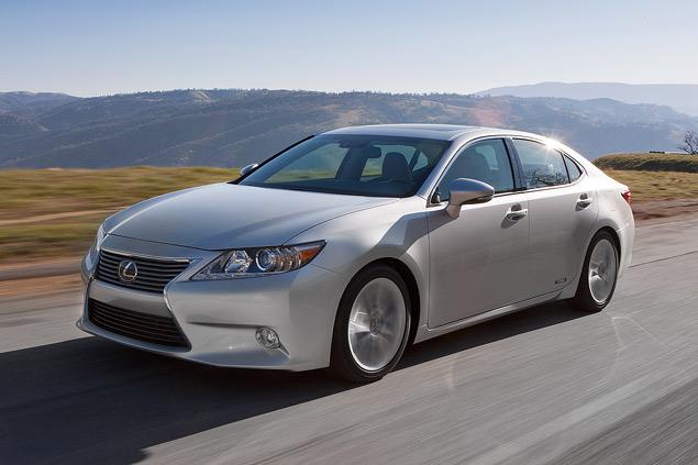 Гибридный ES неплох, но если хочется еще большей динамики, то лучше взять машину с традиционным V6 под капотом.