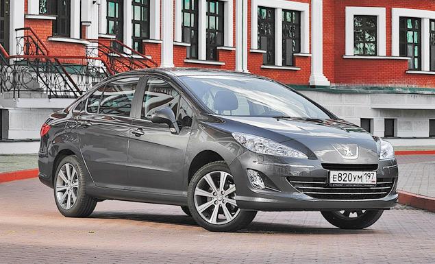 Вполне гармоничный, без особых изысков внешний вид. Ничего не раздражает, но и взгляд задержать особо не на чем. Спокойный облик спокойного седана