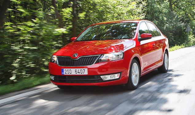 Мощные противотуманные фары помогают водителю не только в условиях плохой видимости. Благодаря опциональной функции Corner они подсвечивают повороты и обочины в зависимости от поворота руля.