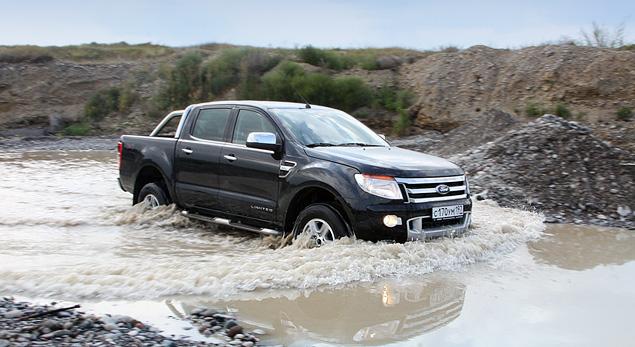 Найти подходящий для Ranger брод за ограниченное тест-драйвом время нам так и не удалось. Реки были слишком полноводными, чтобы к ним можно было подобраться на пикапе, а самая глубокая лужа оказалась для "Рейнджера" детской забавой. Потому что заявленная глубина брода у Ranger – 80 сантиметров. И это без всякого шноркеля