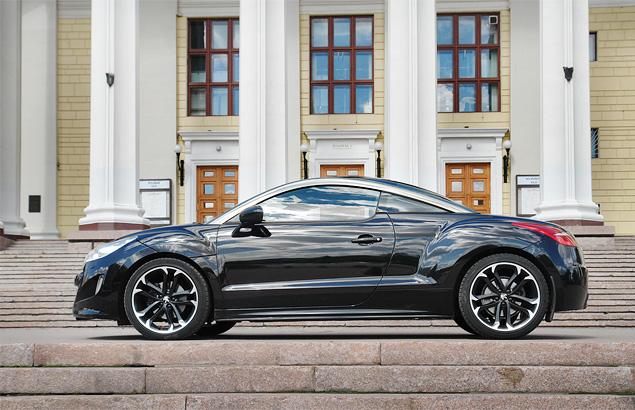 Вид сбоку – буйство каких-то, казалось бы, несочетающихся в принципе линий и элементов, которое в конечном итоге выглядит гармонично, живо и даже немного вызывающе.