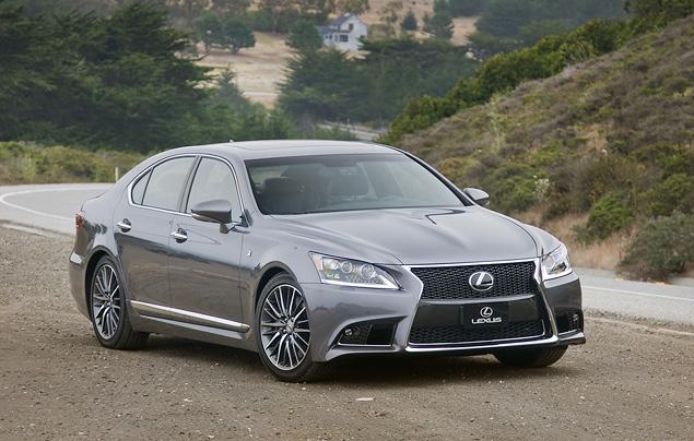 На версию LS600h с пакетом F Sport будут устанавливаться активные стабилизаторы, которые «зажимаются» в поворотах для подавления кренов и «распускаются» на плохой дороге для большего комфорта. Работают они независимо друг от друга.
