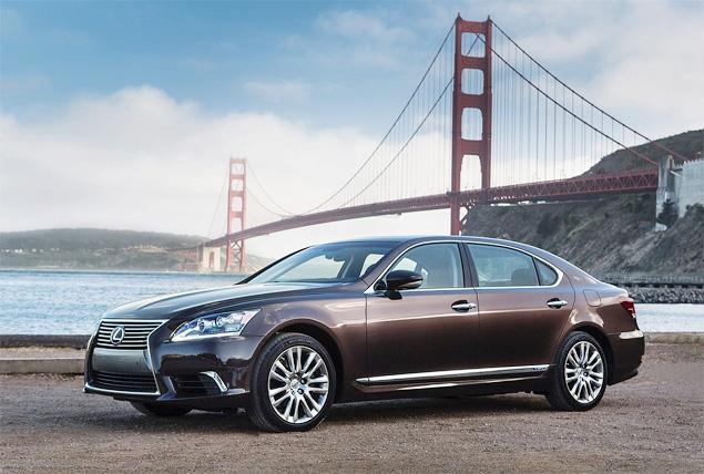 Гибридная версия Lexus LS 600h доступна исключительно с полным приводом, в котором используется межосевой дифференциал Torsen. Изменений в конструкции силовой установки не произошло: тут прежний 224-сильный электромотор и комплект никель-металлгидридных батарей из 240 ячеек.