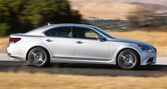 Колесная база Lexus LS не изменилась, однако габаритная длина увеличилась на три сантиметра за счет удлинившихся свесов. Длиннобазная версия L имеет растянутую на 12 сантиметров колесную базу.