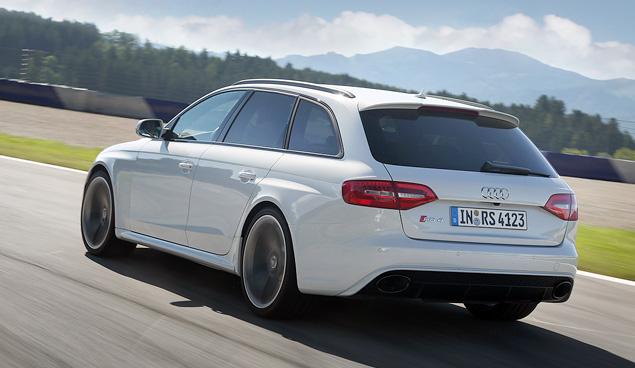 Размер багажника у "эрэски" -- от 490 до 1430 литров. Правда, это при загрузке до "шторки", а не под крышу