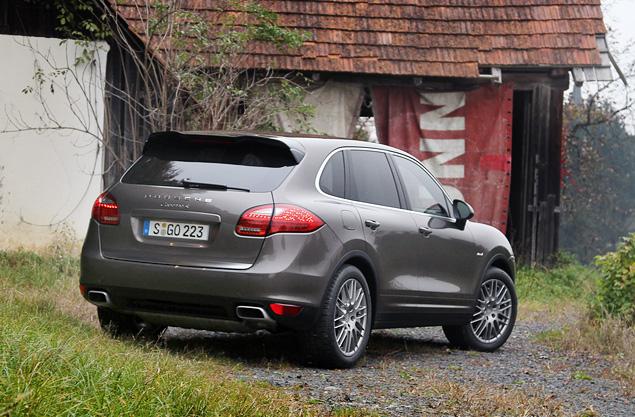 Внешне дизельный Cayenne S ничем не отличается от одноименного бензинового собрата, за исключением шильдиков "diesel" на кузове. От которых, впрочем, можно и отказаться