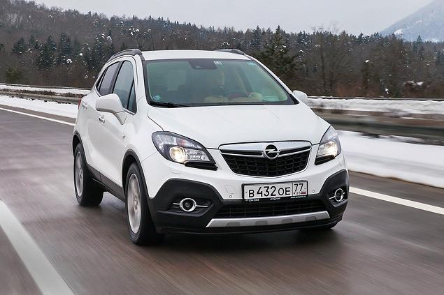 Среда обитания Mokka -- асфальтовые дороги. Хорошо настроенные подвеска и рулевое управление позволяют получить удовольствие от езды. Эх, еще бы пара мотор-трансмиссия им соответствовала.