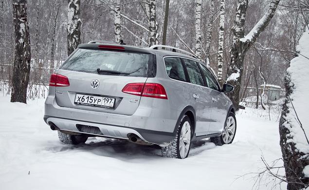Поездки на природу, дальние путешествия - для этого VW Passat Alltrack вполне подходит. Но ждать от него проходимости Land Rover Defender или комфорта "Мерседеса" с пневмоподвеской все же не стоит.
