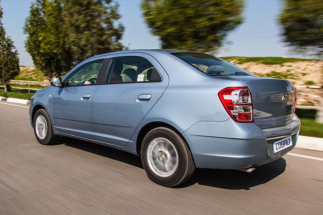 В базовой комплектации на Chevrolet Cobalt устанавливаются штампованные диски с шинами размерности 185/75 R14. В «топовой» версии LTZ на «Кобальте» стоят уже легкосплавные 15‑дюймовые диски (размер шин -- 195/65 R15).