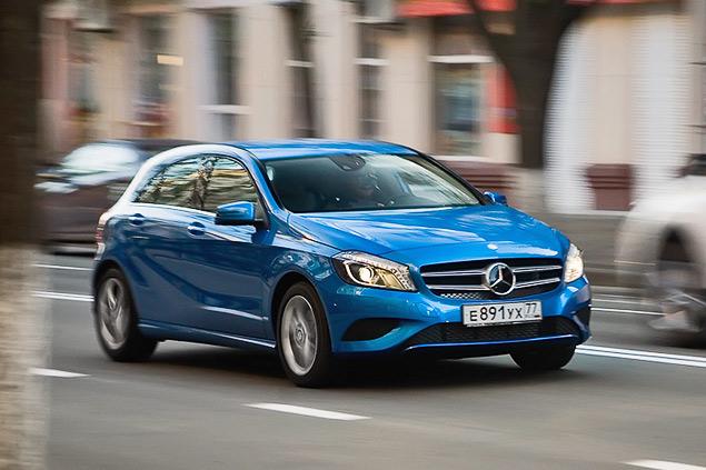 В России A-класс доступен с моторами объемом 1,6 литра мощностью 122 или 156 л.с. (версии A 180 и A 200 соответственно). Для CLA пока доступна только "двухсотая" версия, но скоро появится и топ-модификация CLA 250 с двухлитровым турбодвигателем мощностью 211 л.с.
