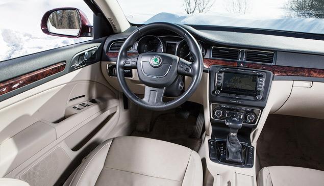 Поддерживать светлый салон в чистом состоянии в условиях отечественной зимы очень непросто. Так что список ежегодных расходов наверняка придется включить пару-тройку химчисток салона.